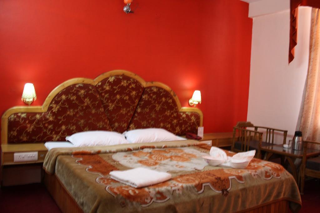 Hotel Ocean Blue Manali Eksteriør billede